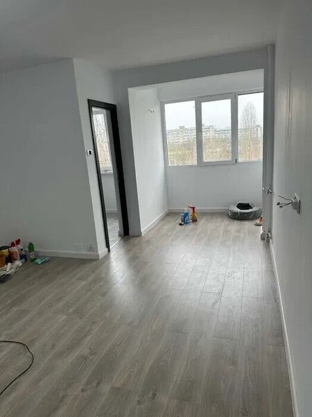 Titan, Minis garsoniera renovata complet